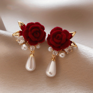 Red rose imitation pearl earrings, retro earrings, high-end earrings, exquisite and elegant appearance suitable for banquets and daily wear, the perfect accessory for women