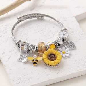 Elegant Sunflower and Bee Charm Bracelet with - Stainless Steel, Suitable for Parties, Clubs and Daily Wear- New fashion jewelry - Party - Halloween gifts, Valentine's Day gifts, Christmas gifts, Easter gifts